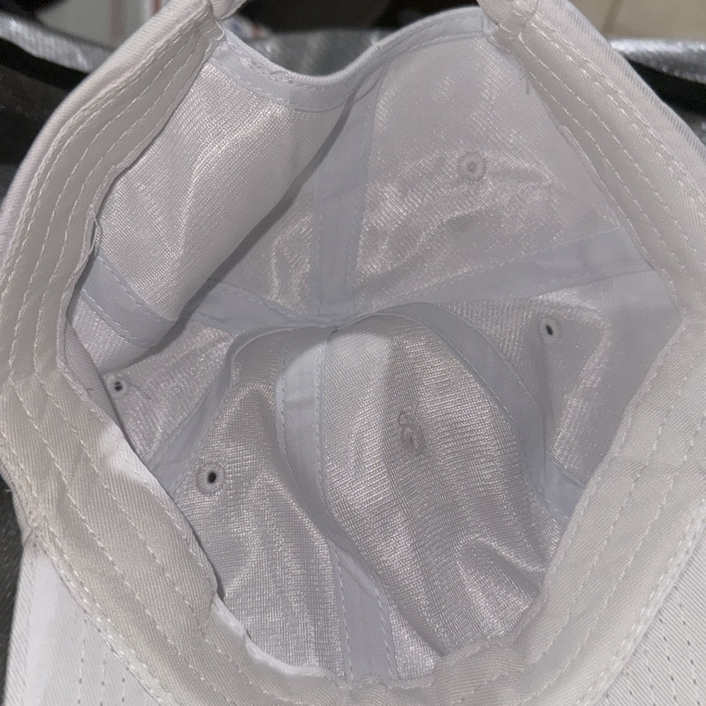 Gu🍒🍒i White Cap Cherry Design NWOT - Picture 5 of 5